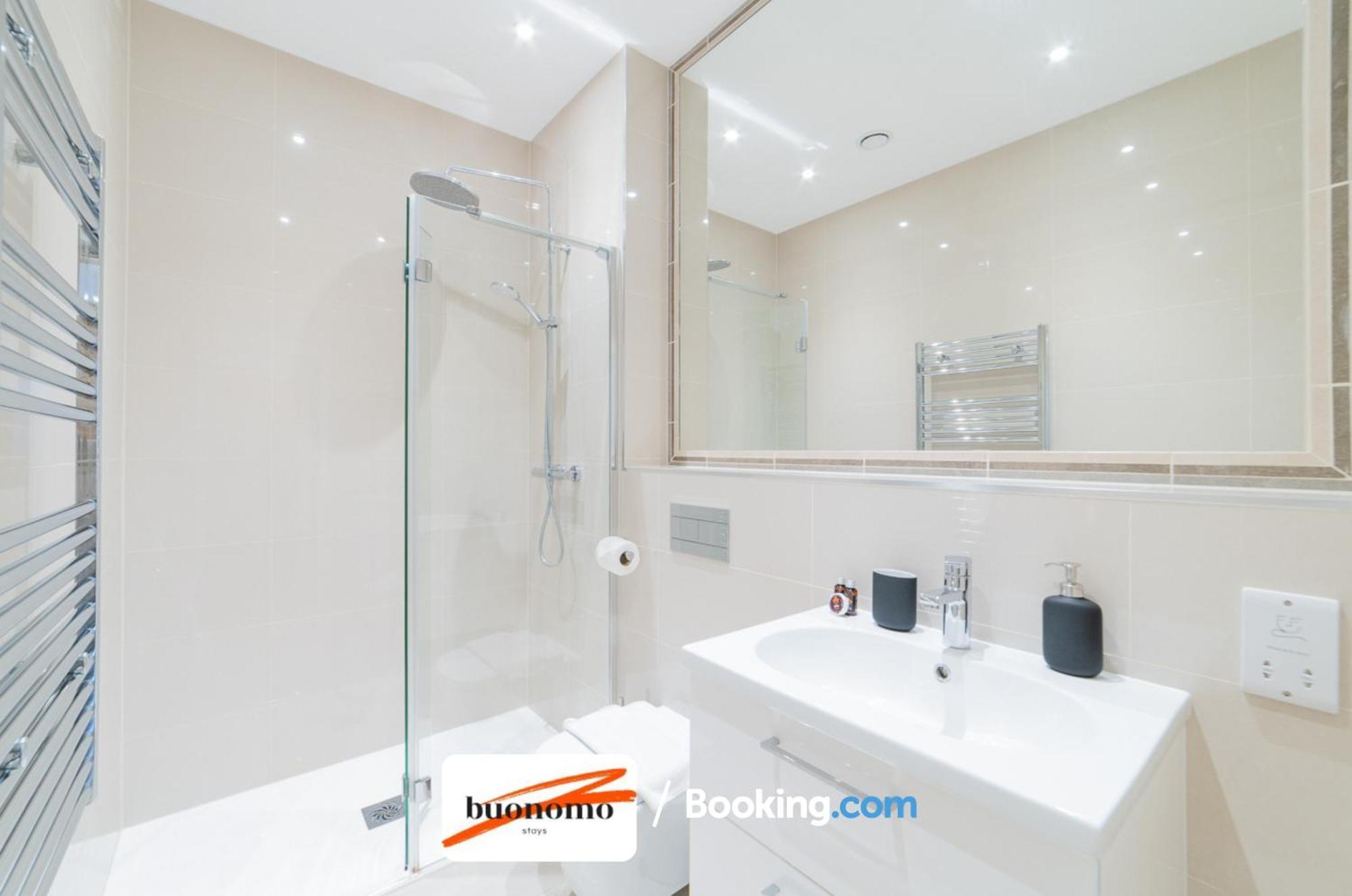 Two Bedroom Apartment At Buonomo Stays Short Lets & Serviced Accommodation Close To Wimbledon Tennis Courts Londres Exterior foto